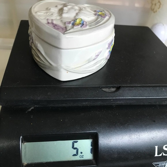 Vintage Ceramic Heart Trinket Box Raised Cameo Handcrafted Belle Epogue Japan - Picture 11 of 11